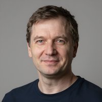 Улыбающийся клиент Forest 112 подтверждает честность условий использования низкобюджетных онлайн-слотов на сайте